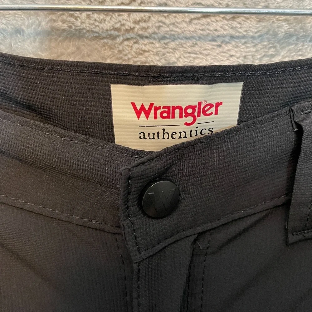 Wrangler Mens Size 46 Outdoor Performance Quick Dry Zip Cargo Short UPF Black